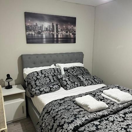 Beautiful Hoe Street First Floor One Bedroom Apartment B Walthamstow London Eksteriør billede