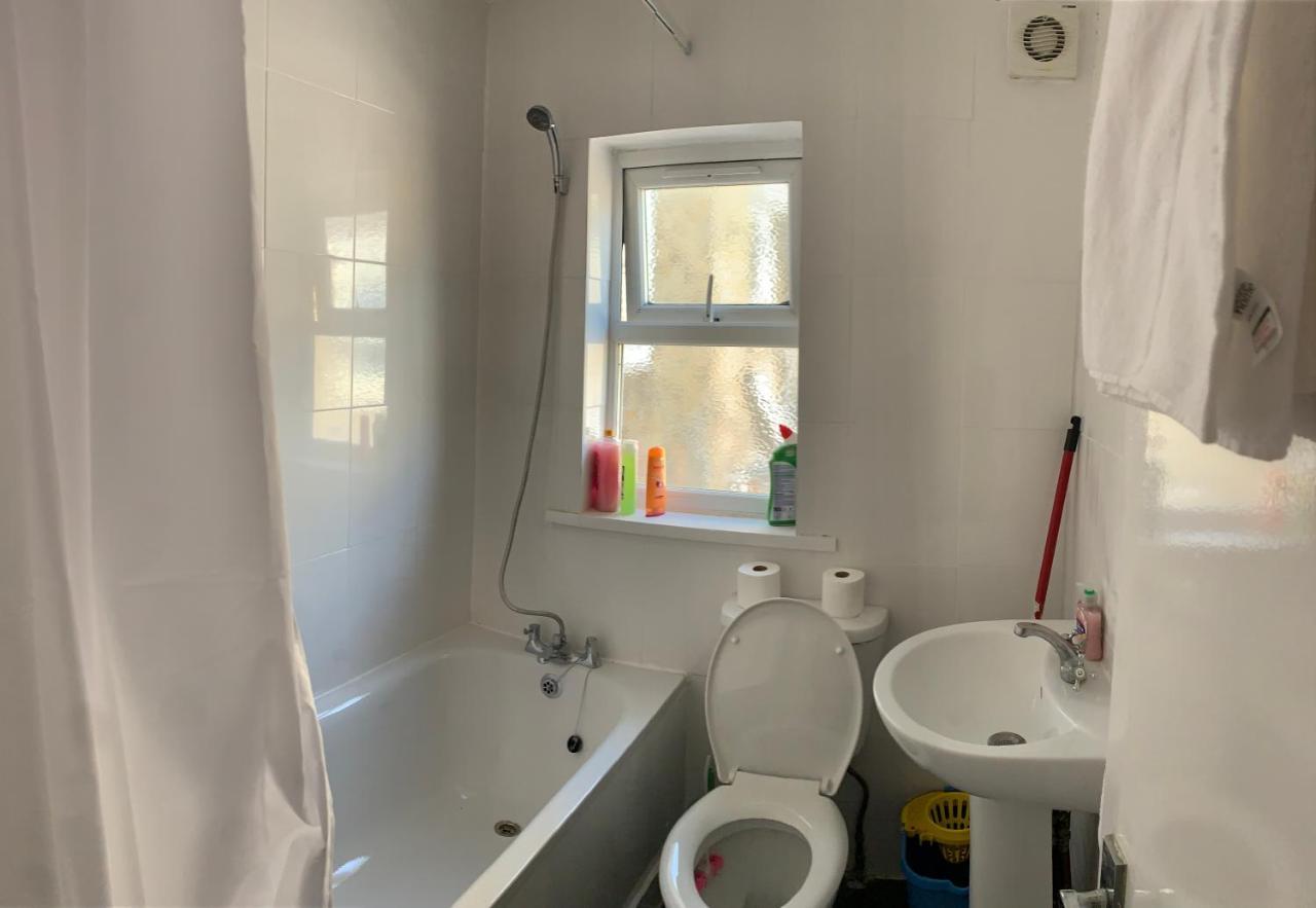 Beautiful Hoe Street First Floor One Bedroom Apartment B Walthamstow London Eksteriør billede