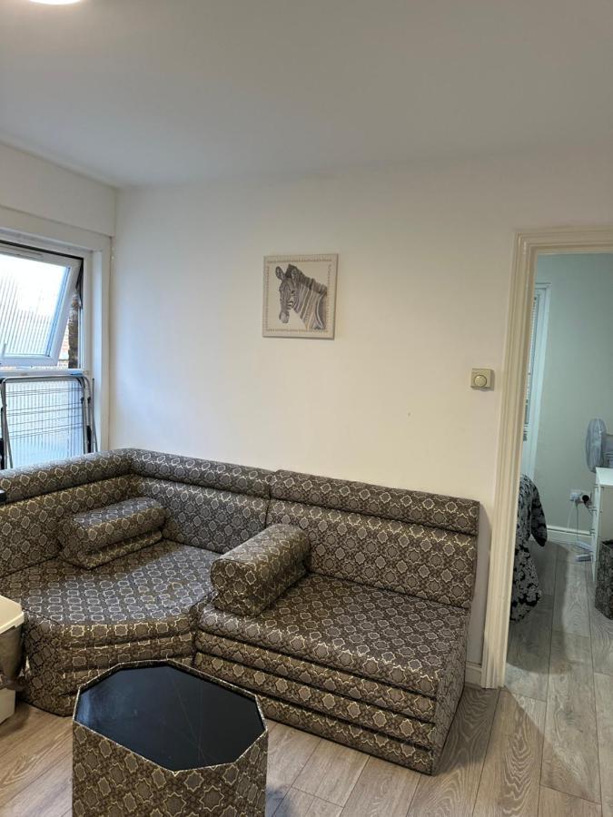 Beautiful Hoe Street First Floor One Bedroom Apartment B Walthamstow London Eksteriør billede